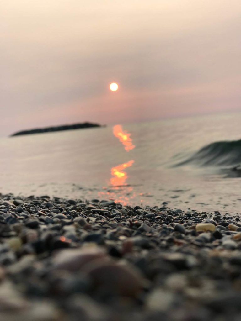 how to blur background on iPhone