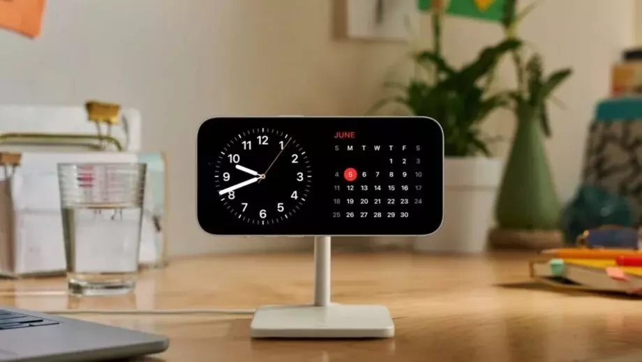 How to Change iPhone Clock Style in StandBy Mode in iOS 17?